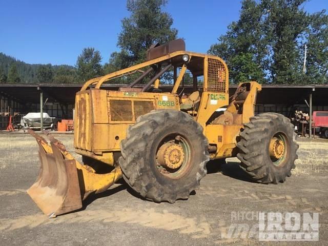 Clark Ranger 668-B Arrastrador de troncos