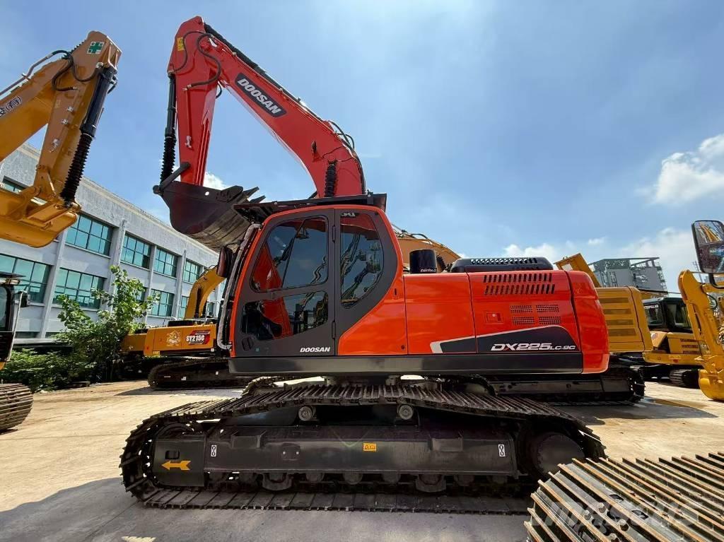 Doosan DX 225 Excavadoras de cadenas