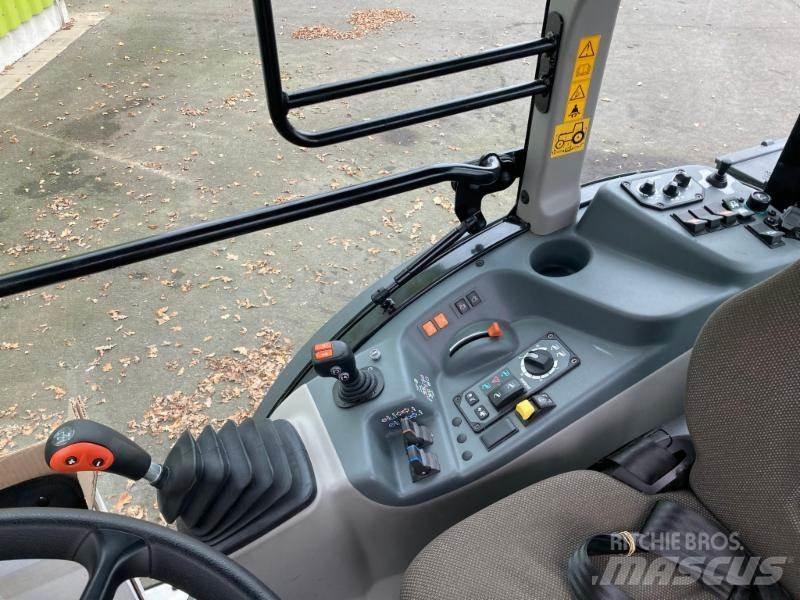 CLAAS NEXOS 260 L Tractores