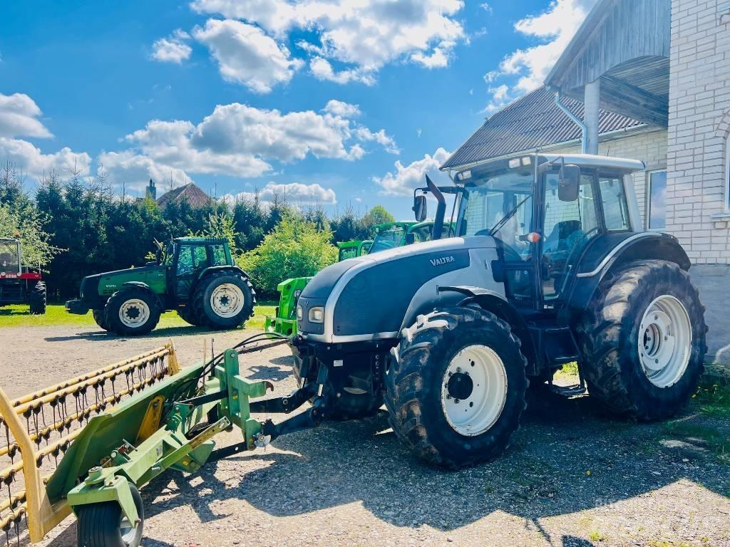 Valtra T 121 Tractores