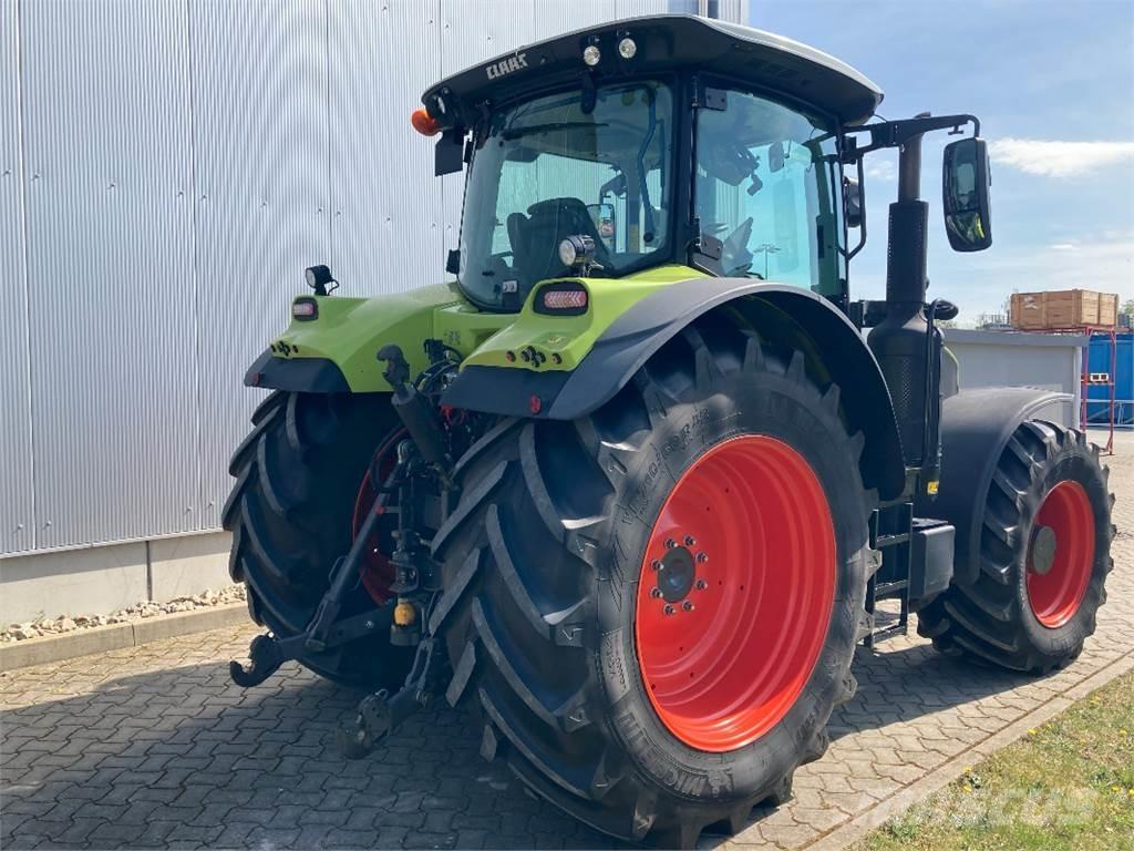 CLAAS ARION 660 Tractores