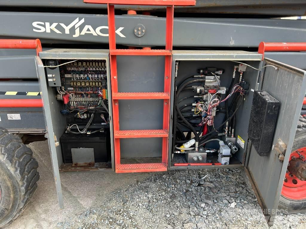 SkyJack SJ 8841 RT Plataformas tijera