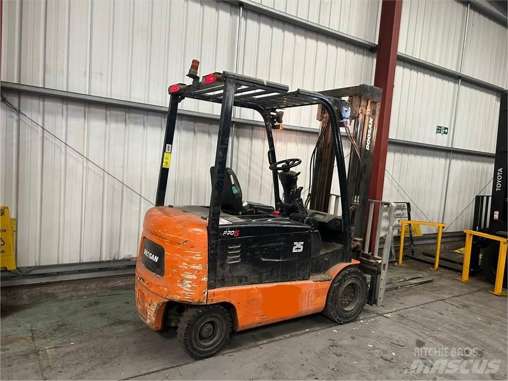 Doosan B25X-5 Carretillas de horquilla eléctrica