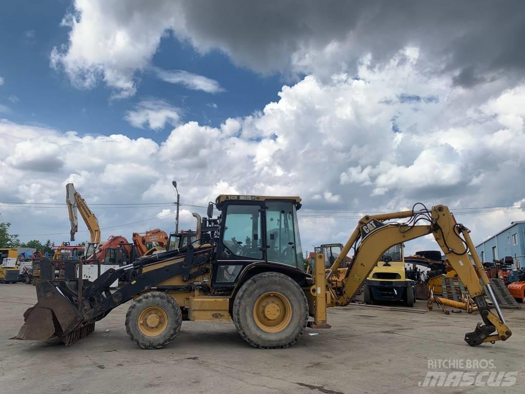 CAT 442 D Retrocargadoras