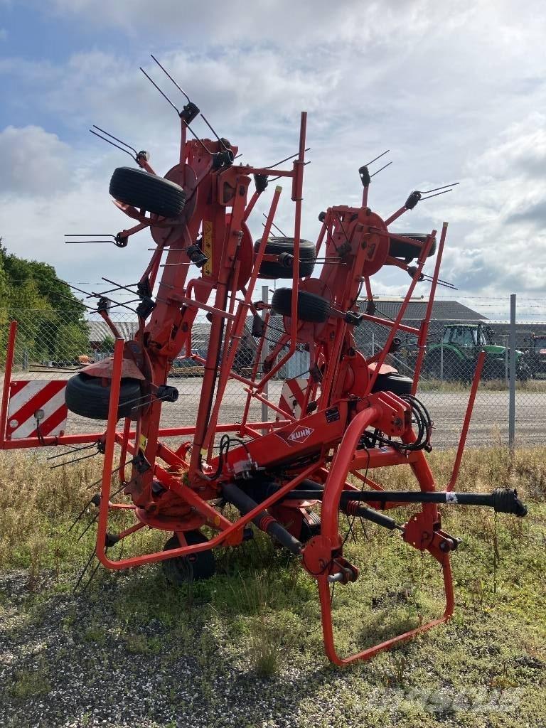 Kuhn GF 8702 Rastrillos y henificadores