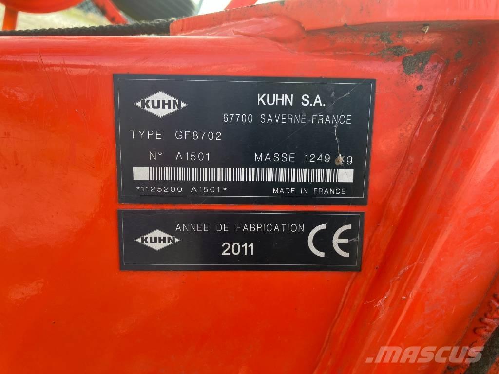 Kuhn GF 8702 Rastrillos y henificadores