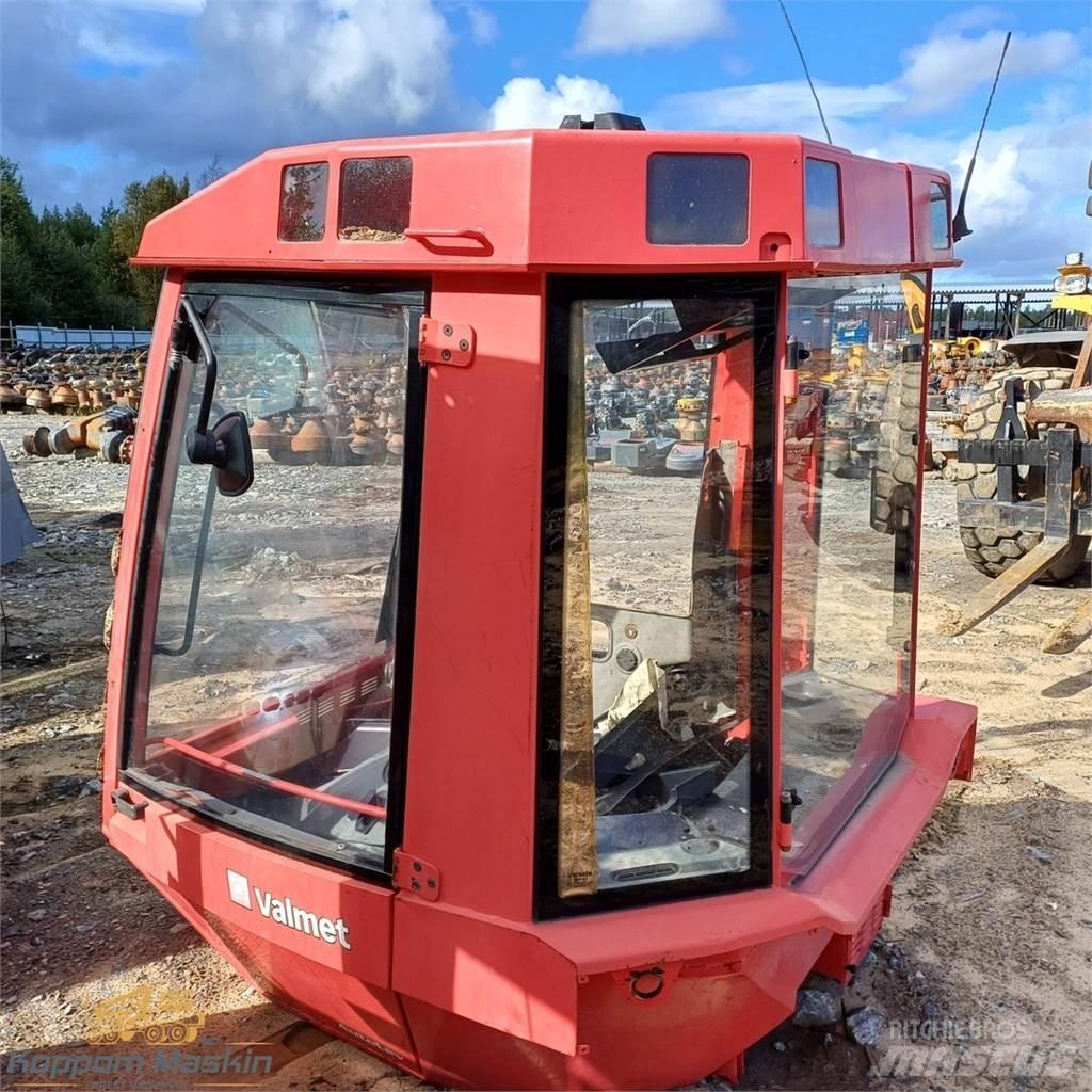 Valmet 941 Cabinas e interior