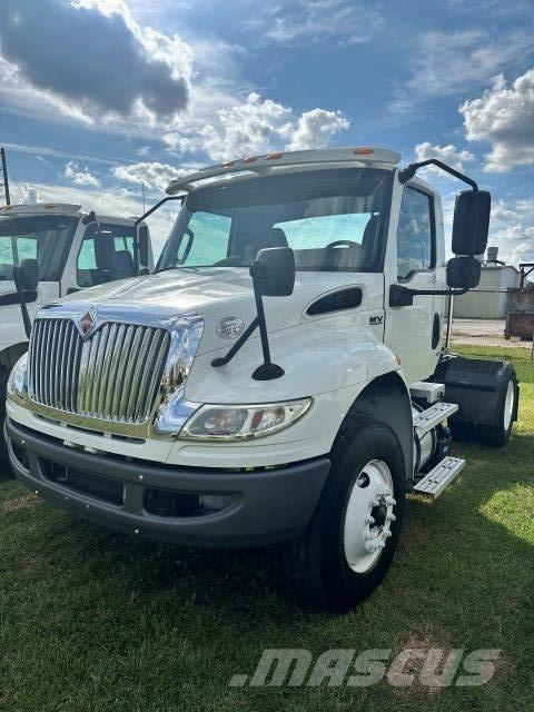 International MV607 Cabezas tractoras