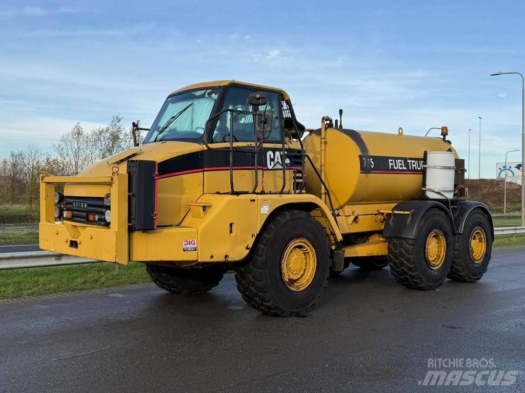 CAT 725 Fuel truck Camiones cisterna