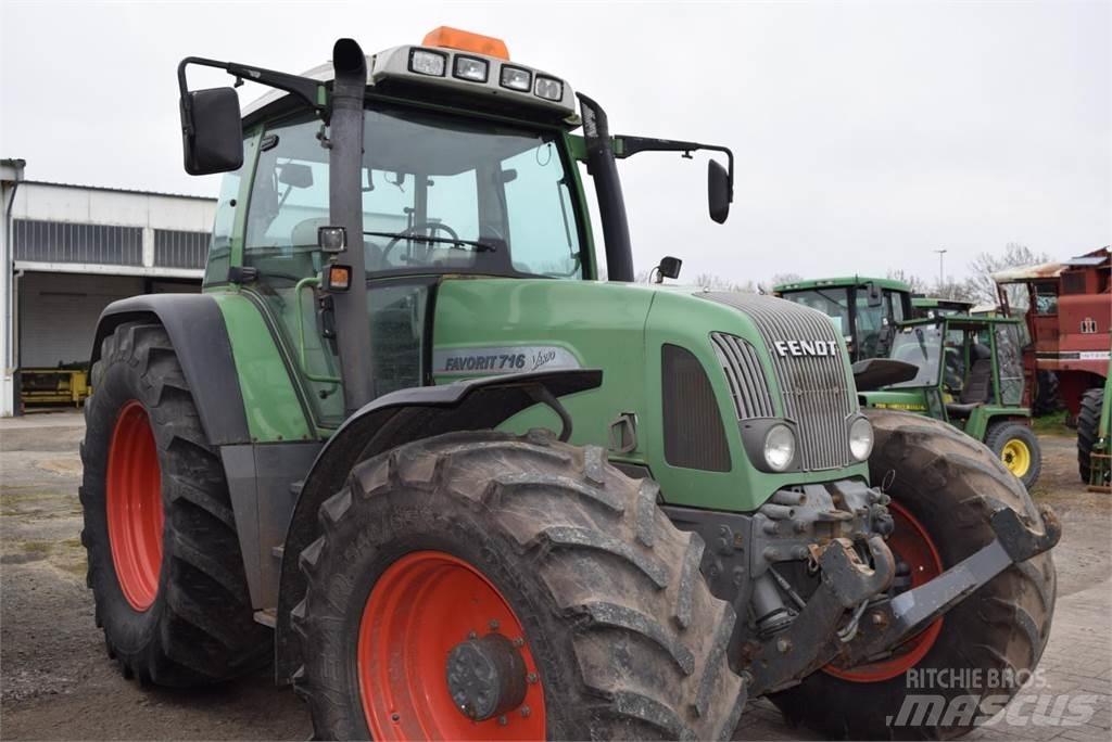 Fendt 716 Vario Tractores