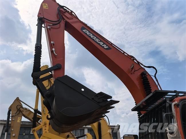 Doosan DX 225 LC Excavadoras de cadenas