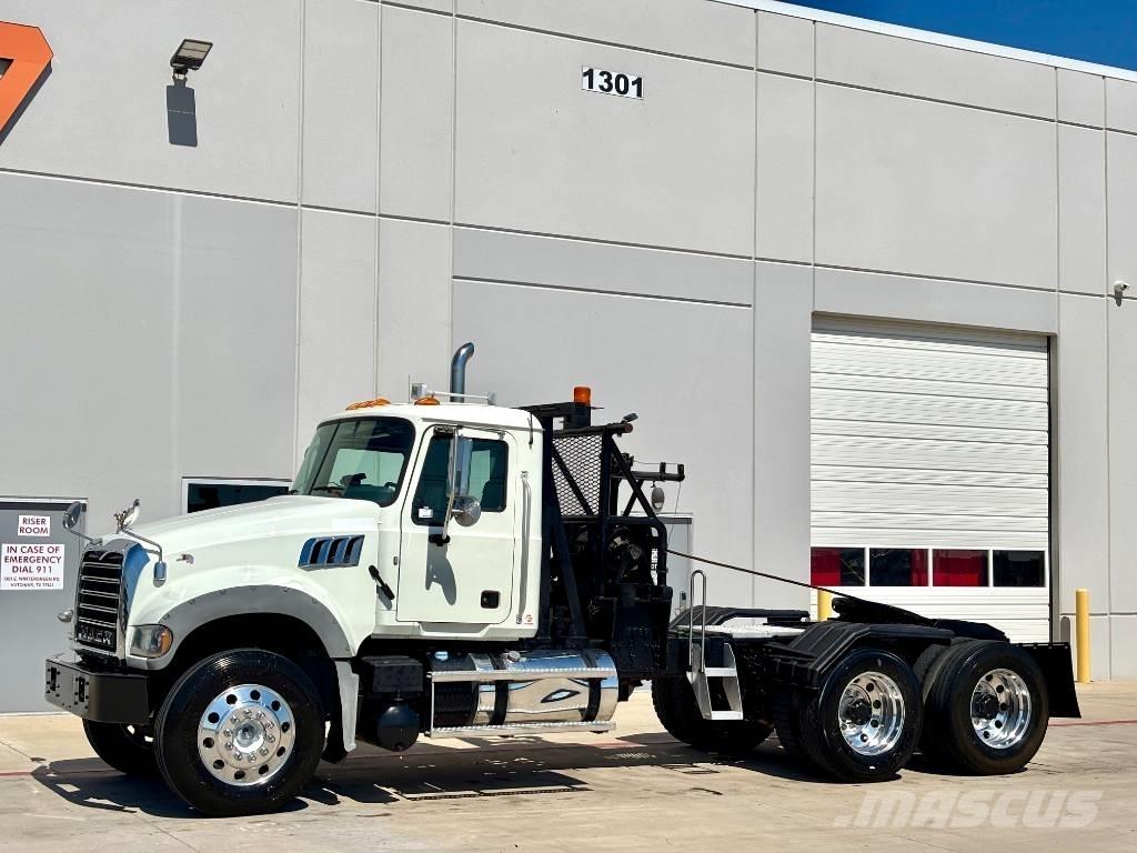 Mack GU713 Grúas de vehículo