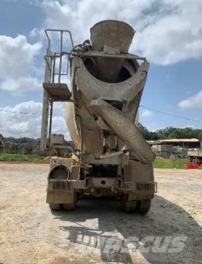 Iveco Trakker 440 Camiones hormigonera