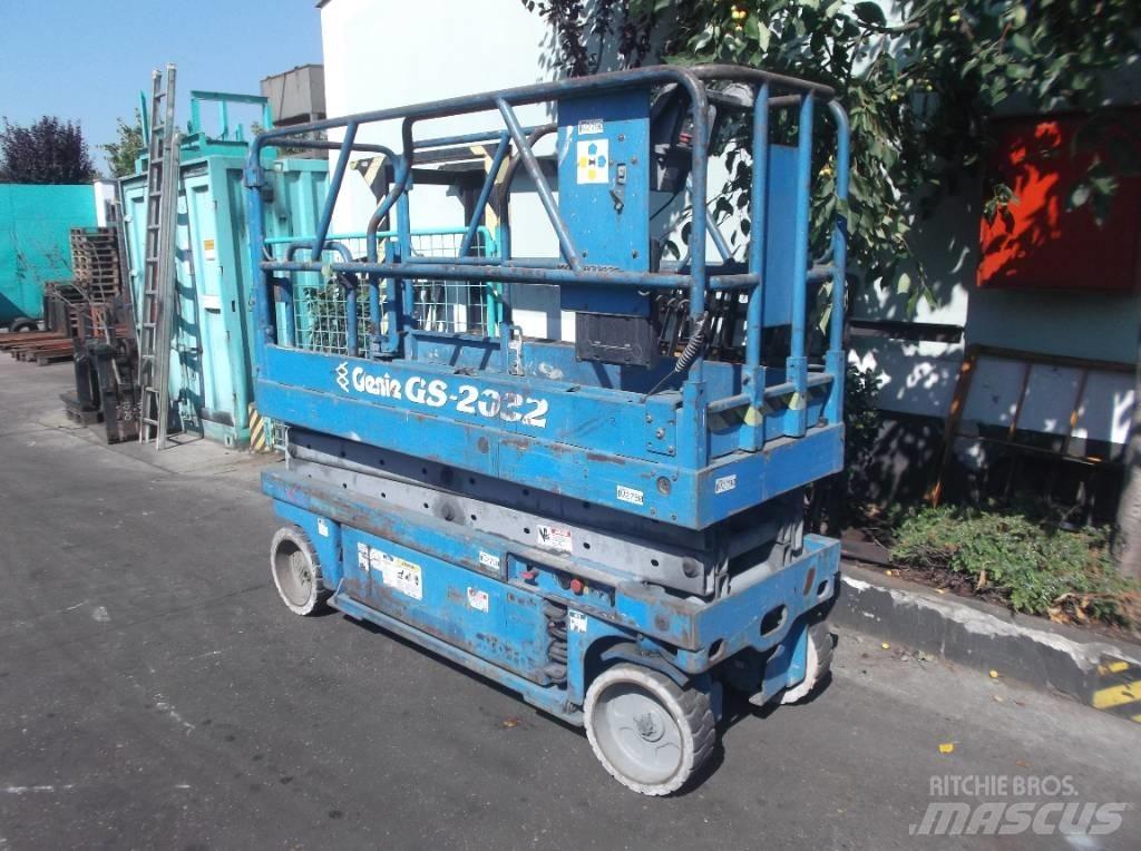 Genie GS 2032    V-2790 Ascensores de personal y montacargas de acceso