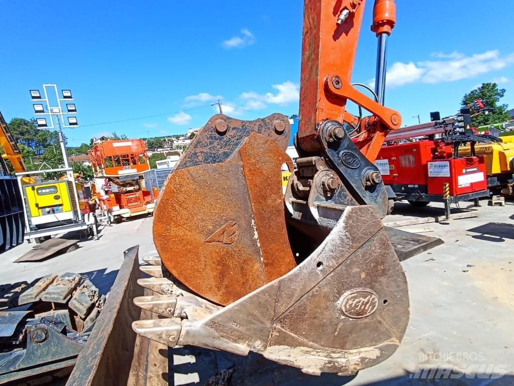 Hitachi ZX 135 US-6 Excavadoras de cadenas
