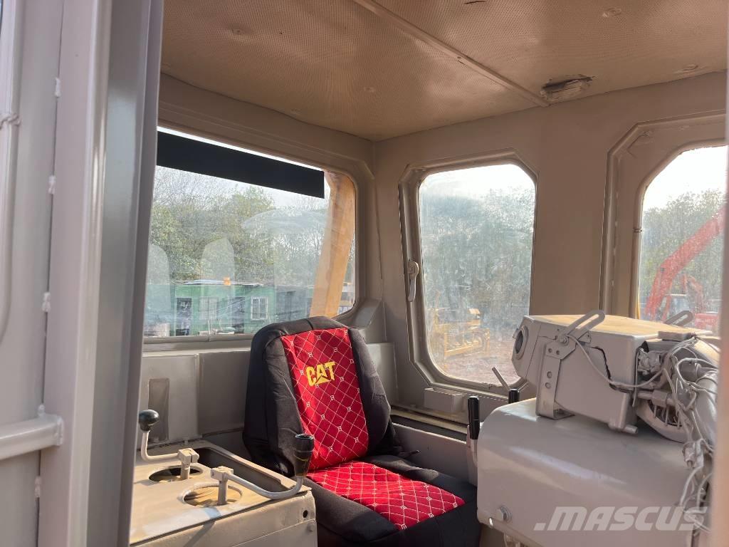 CAT D7G Buldozer sobre oruga