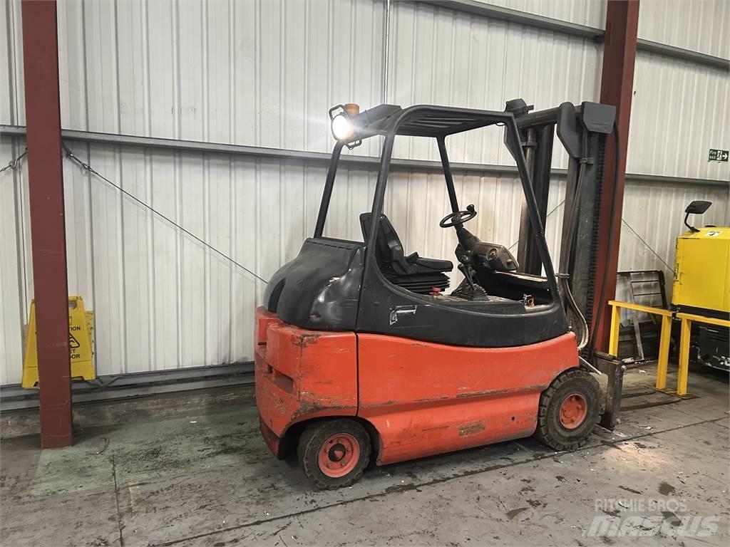 Linde E30-02 Carretillas de horquilla eléctrica