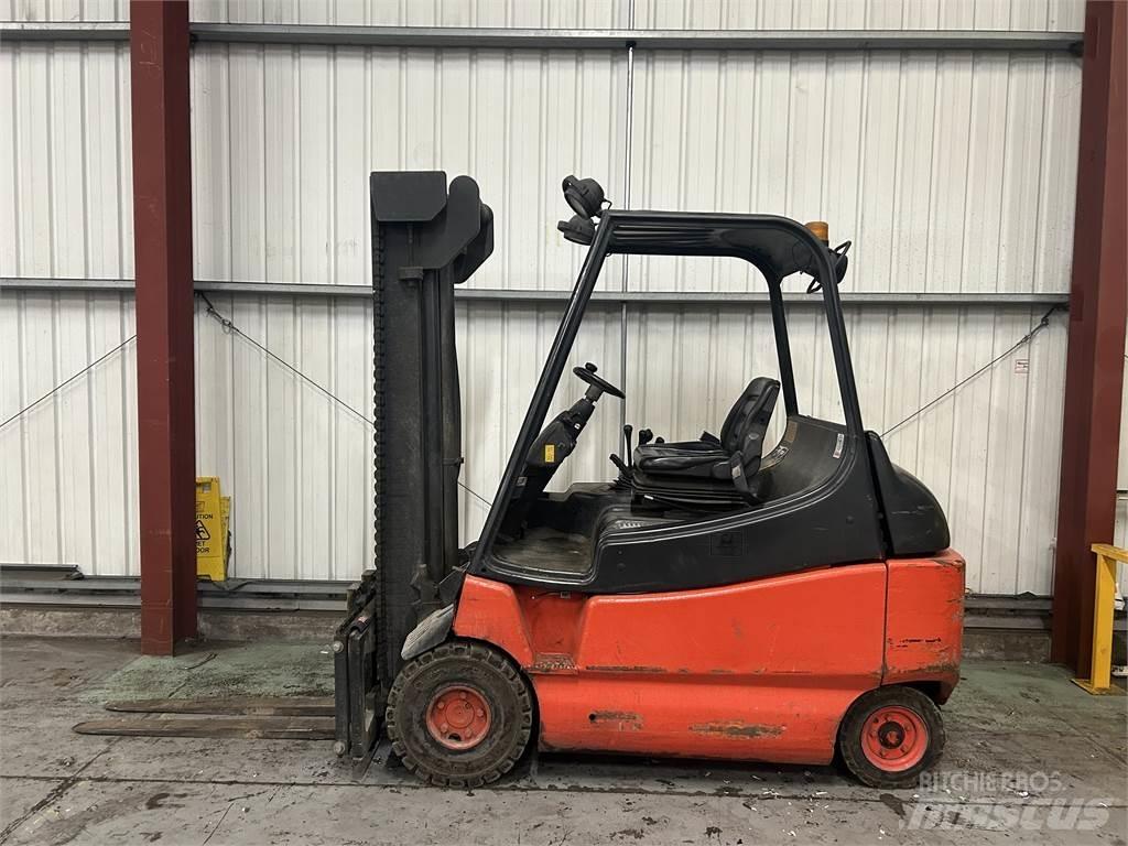 Linde E30-02 Carretillas de horquilla eléctrica