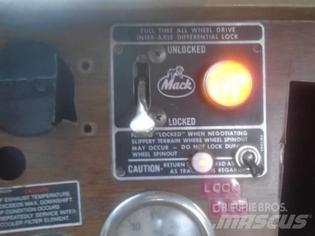 Mack RM 6866 S Láminas y cuñas quitanieves