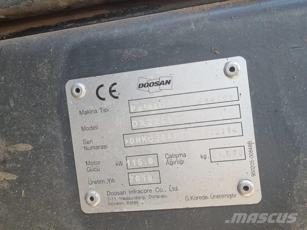 Doosan DX 225 Excavadoras de cadenas