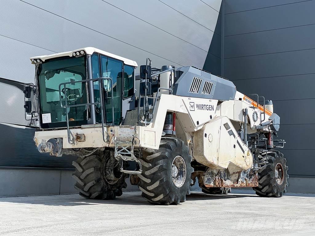 Wirtgen WR 240I Equipos para la estabilización de suelos y reciclaje de asfalto