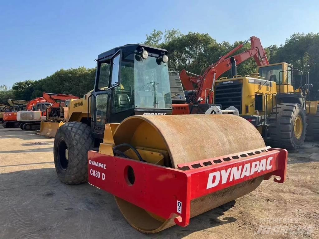 Dynapac CA 30 D Rodillos de un solo tambor