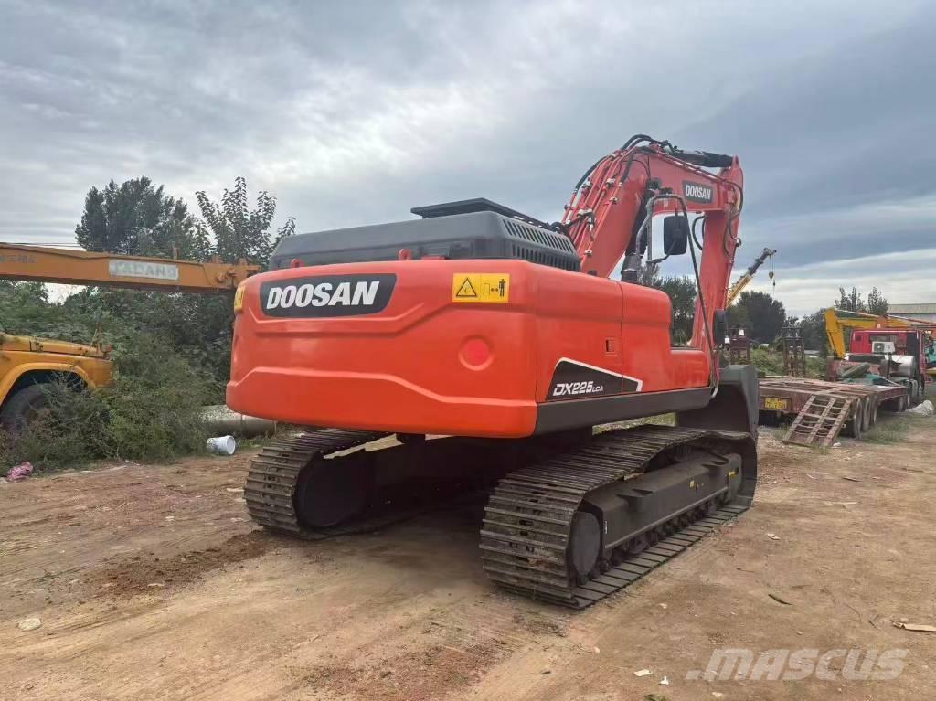 Doosan DX 225 Excavadoras de cadenas