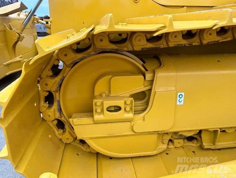 Komatsu D 65PX-18 Buldozer sobre oruga