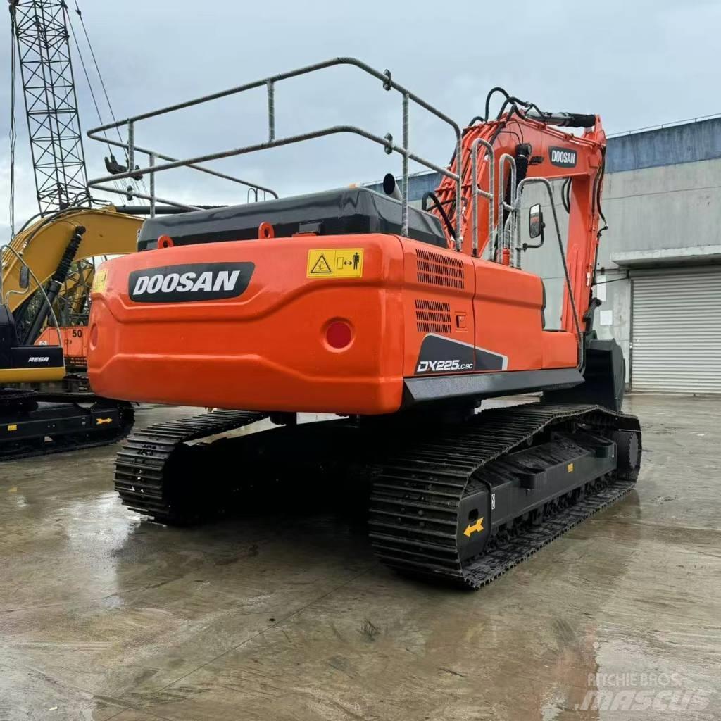 Doosan DX 225 LCA Excavadoras de cadenas