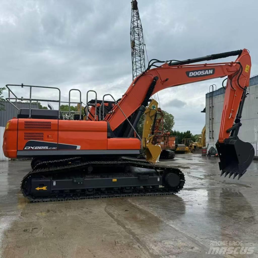Doosan DX 225 LCA Excavadoras de cadenas