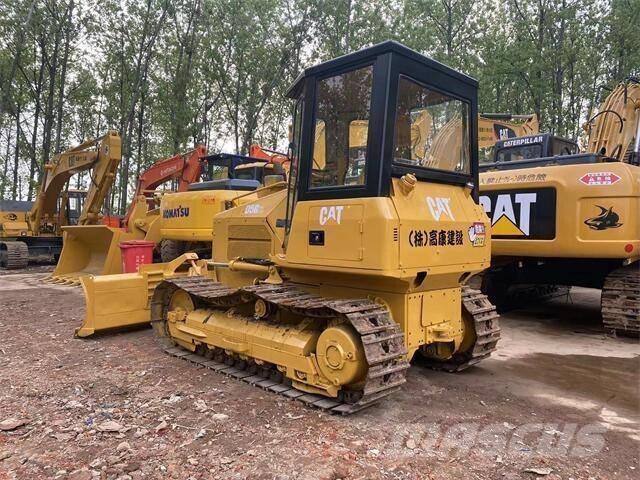 CAT D5G Buldozer sobre oruga