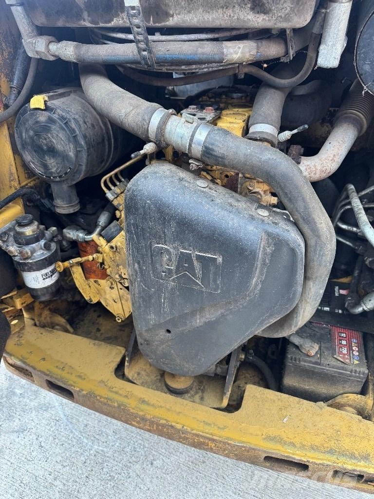 CAT 216 B 3 Minicargadoras