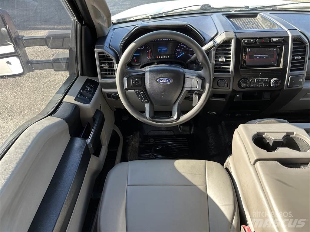 Ford F550 Vehículos - Taller