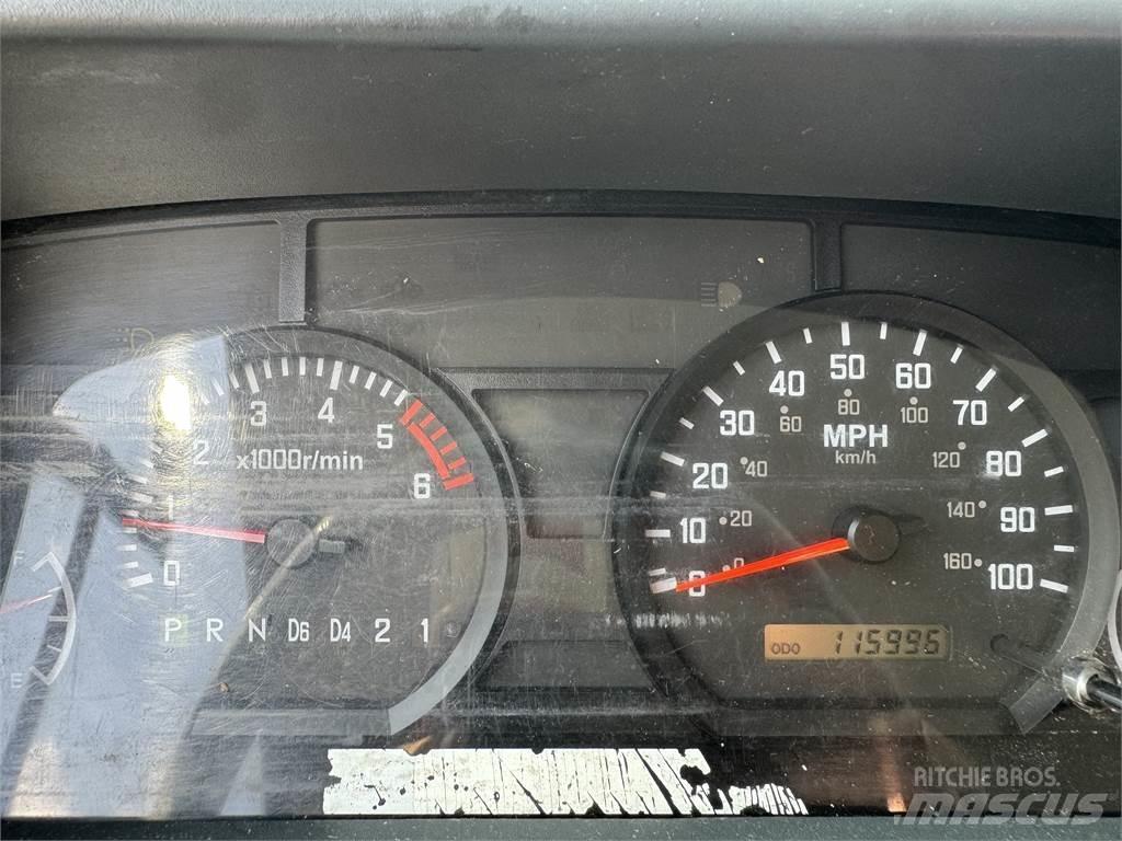 Isuzu NPR HD Camiones bañeras basculantes o volquetes