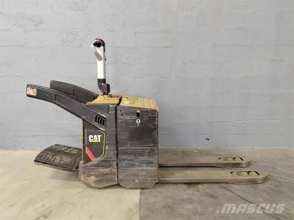 CAT NPV20N2 Apiladores eléctricos autopropulsados