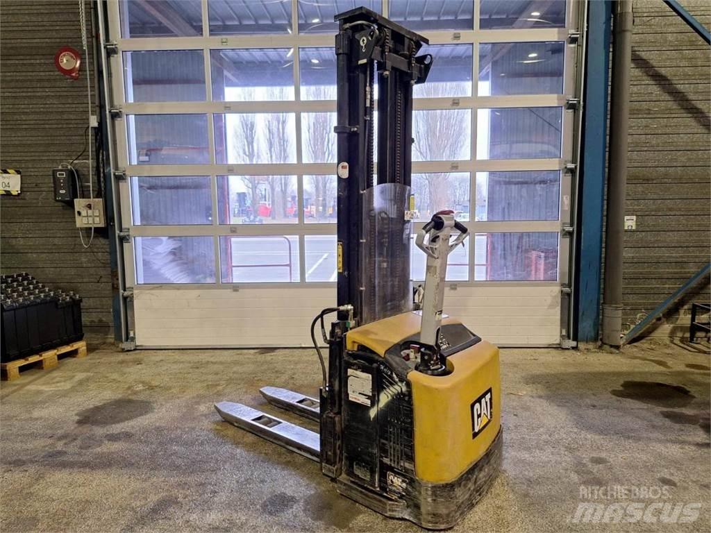 CAT NSP16N Apiladores eléctricos