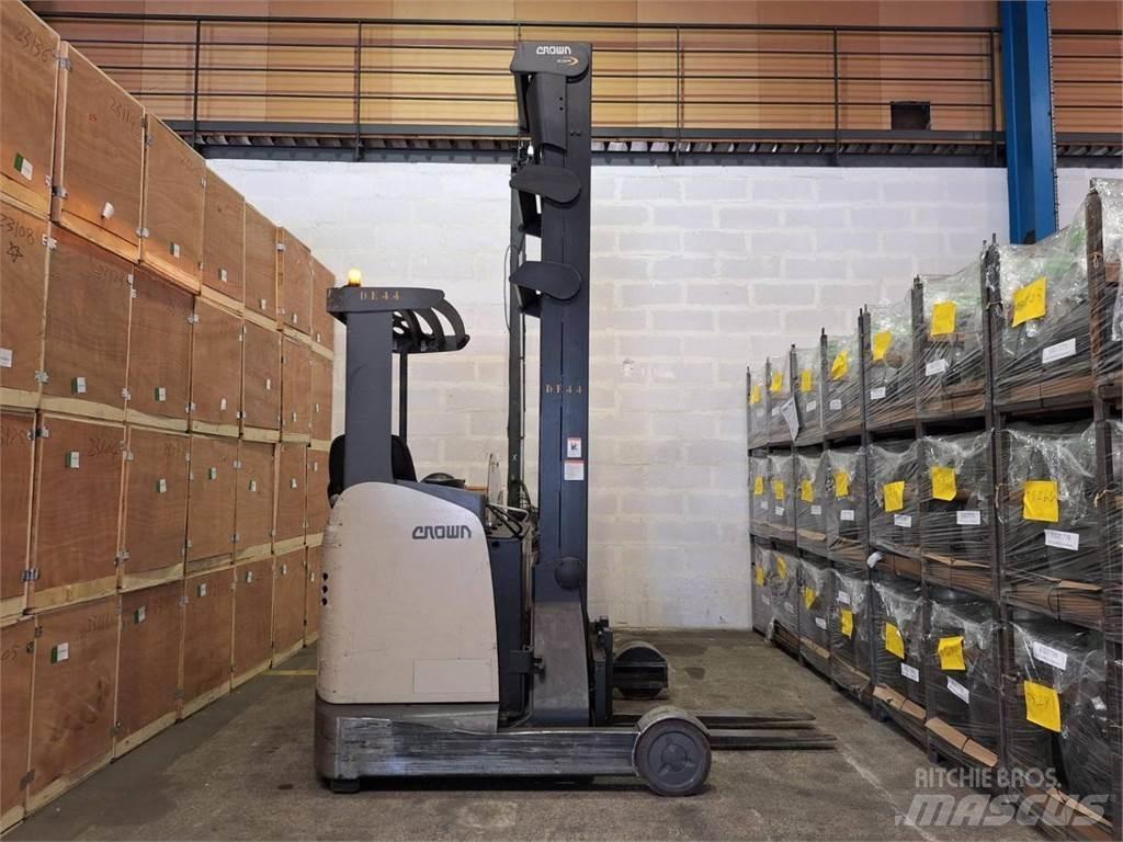 Crown ESR 5260 Carretillas retráctiles