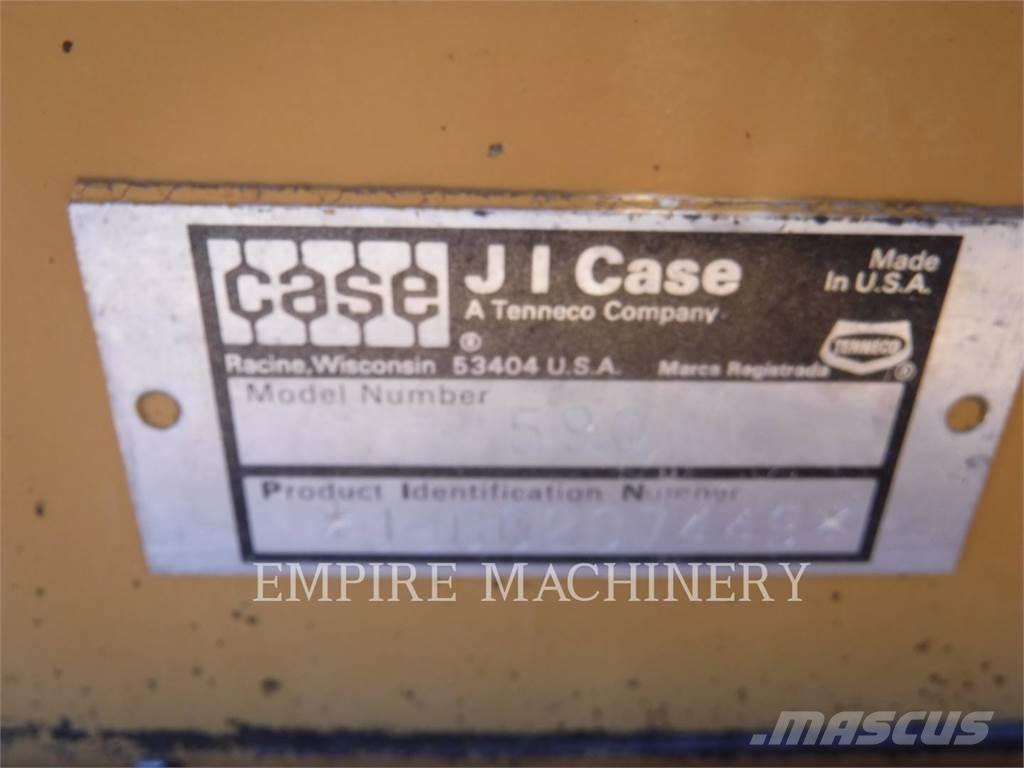 CASE 590 Retrocargadoras
