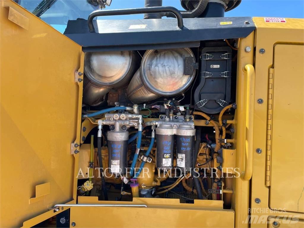 CAT 150-15 Motoniveladoras