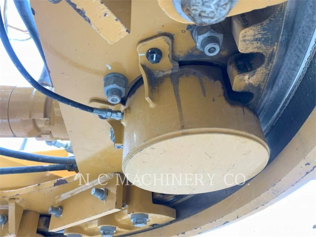 CAT 150-15AWD Motoniveladoras