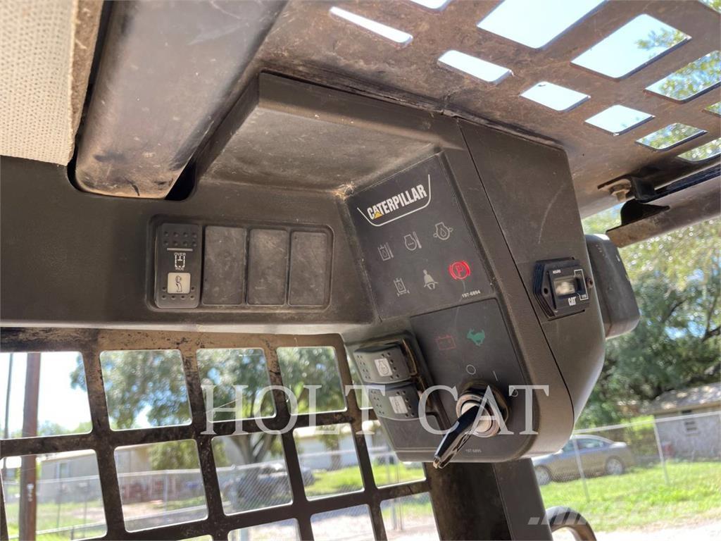 CAT 216 Minicargadoras