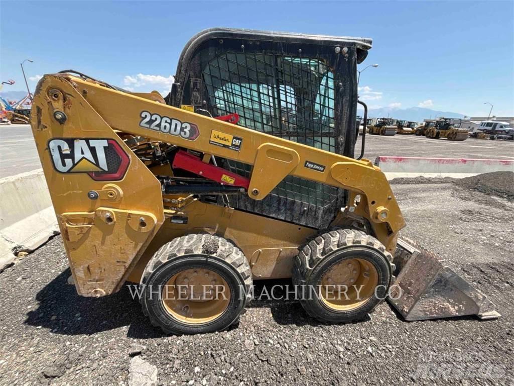 CAT 226D3 C3H2 Minicargadoras