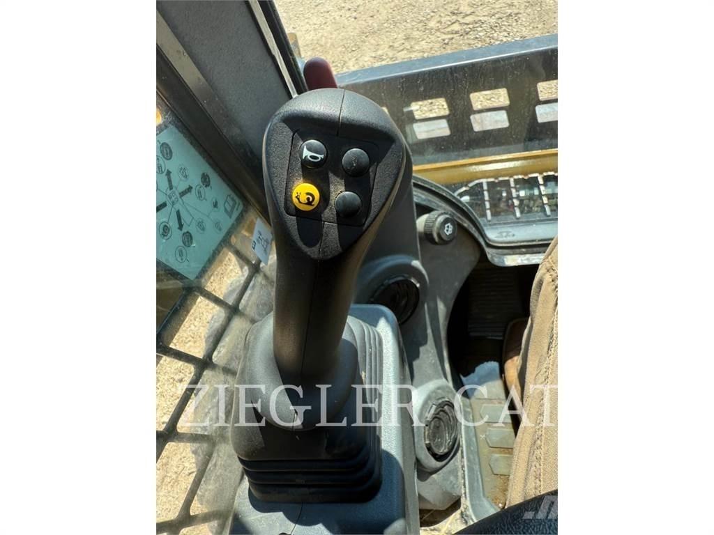 CAT 232D3 Minicargadoras