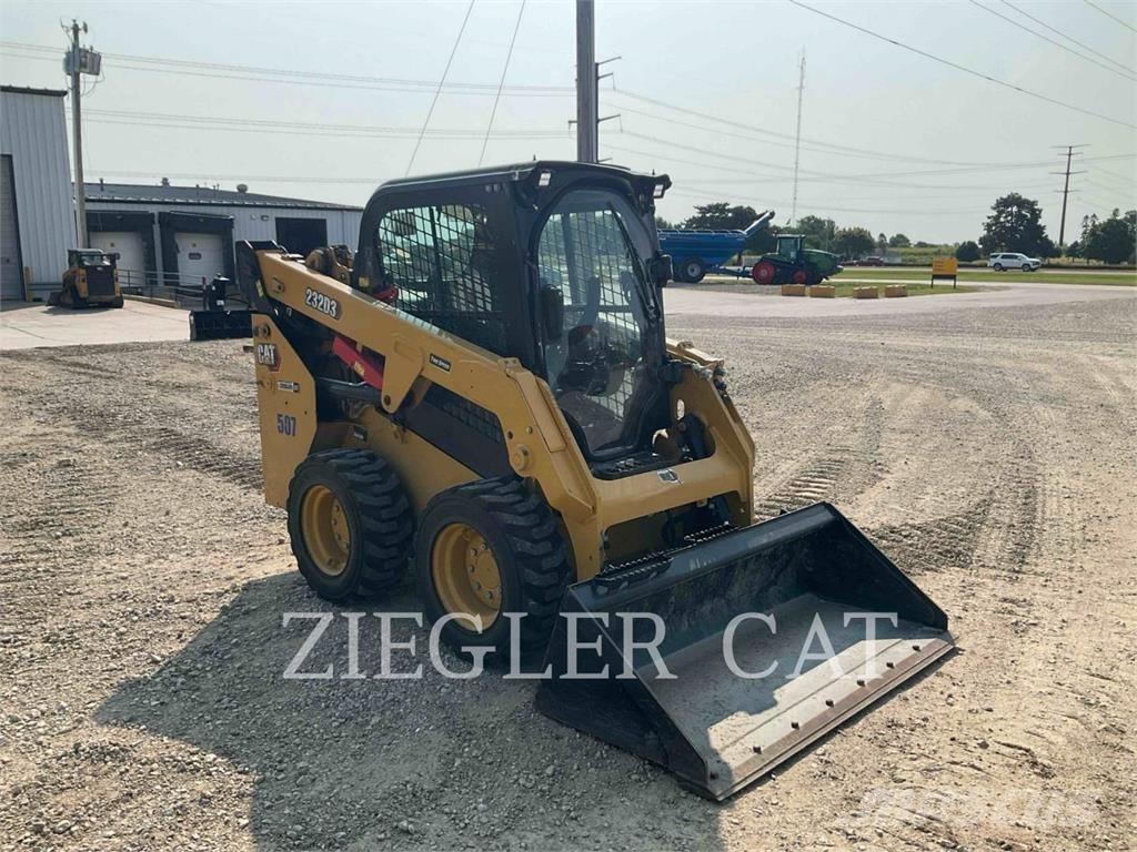 CAT 232D3 Minicargadoras