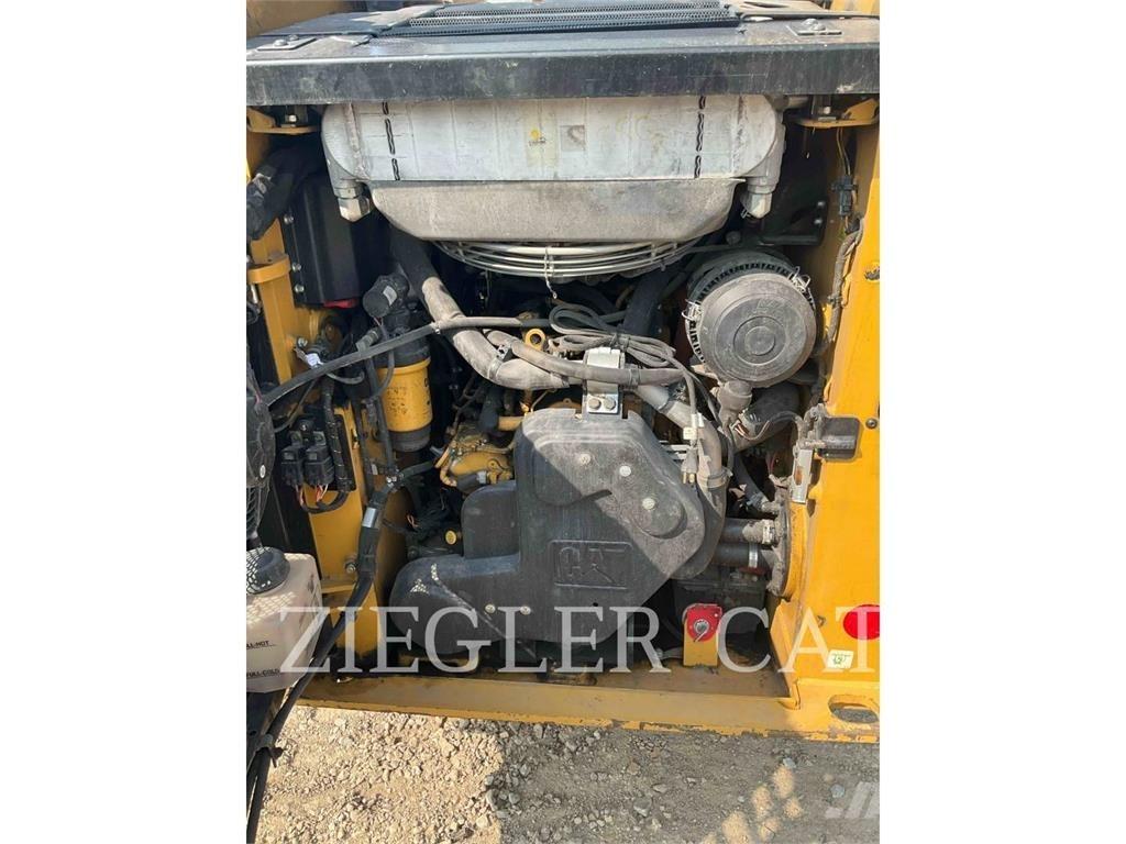 CAT 232D3 Minicargadoras