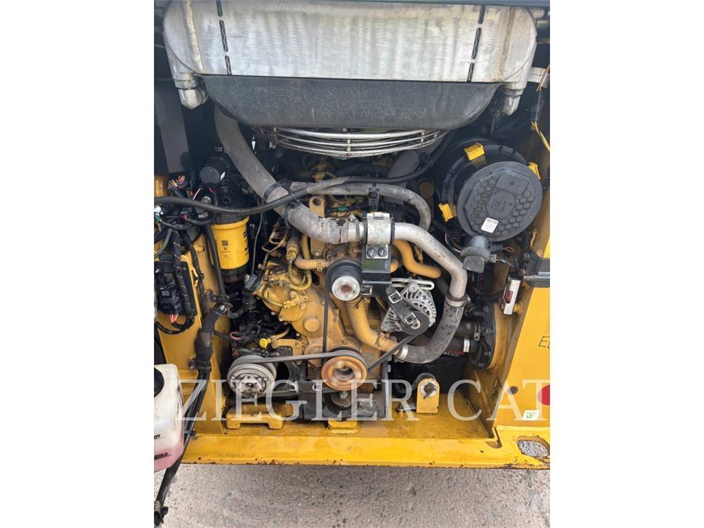 CAT 232D3 Minicargadoras