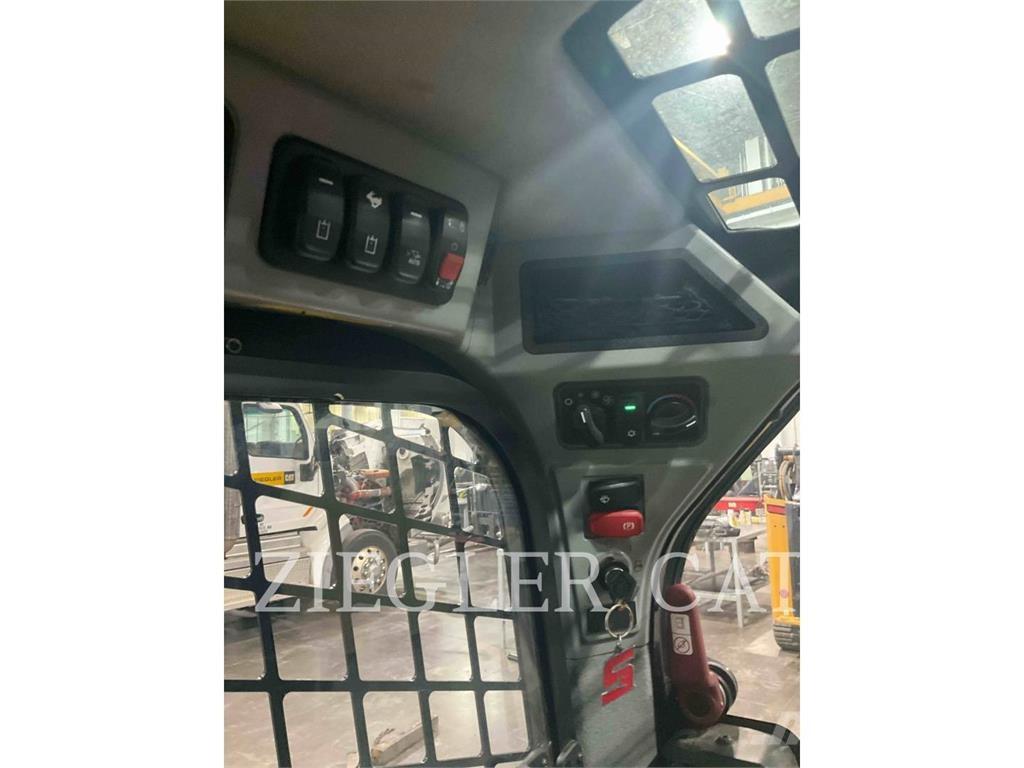 CAT 232D3 Minicargadoras