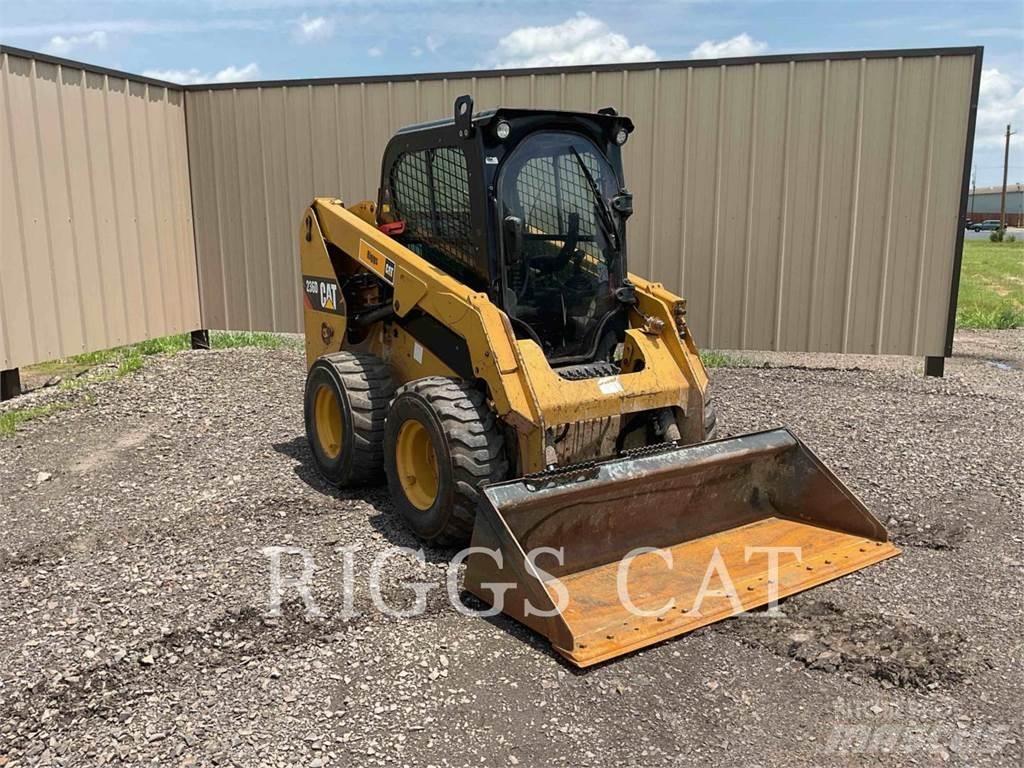 CAT 236D A Minicargadoras