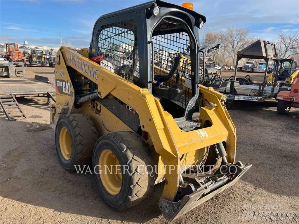 CAT 236D HF Minicargadoras