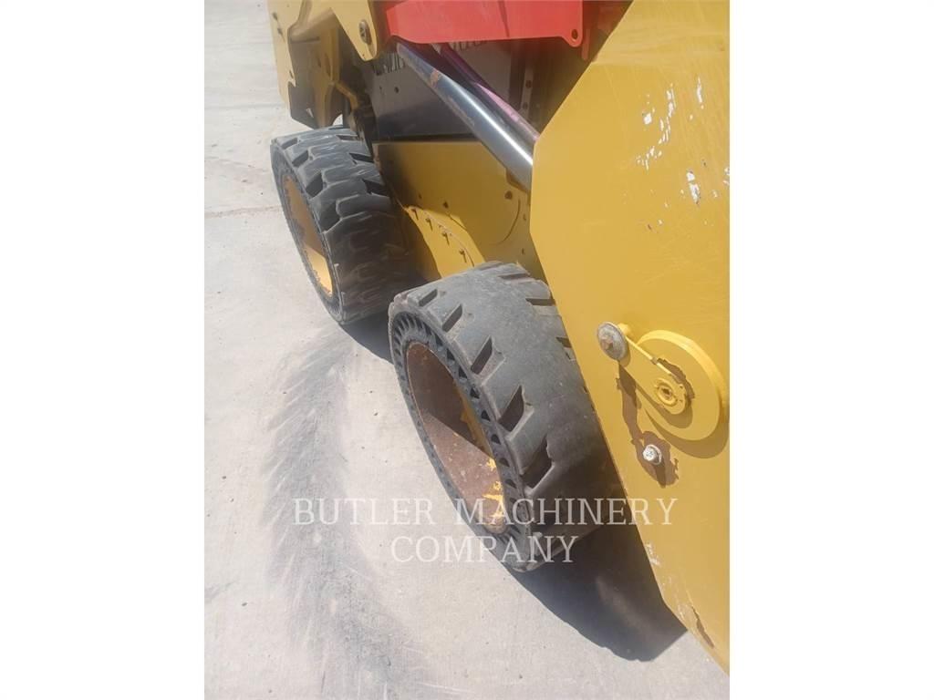 CAT 236D3 Minicargadoras